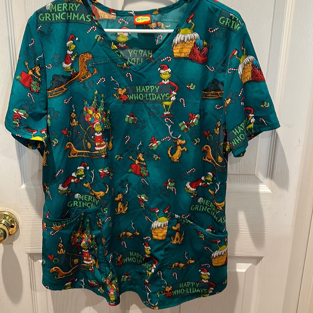 Nursing uniform scrub shirt size large Dr Seuss Christmas Grinch theme NWOT